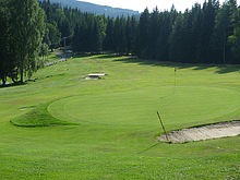Kr�sn� v�hled na Harrachovsk� golfovy green