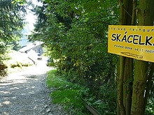 Ke sk�celce je�t� kousek z kopce